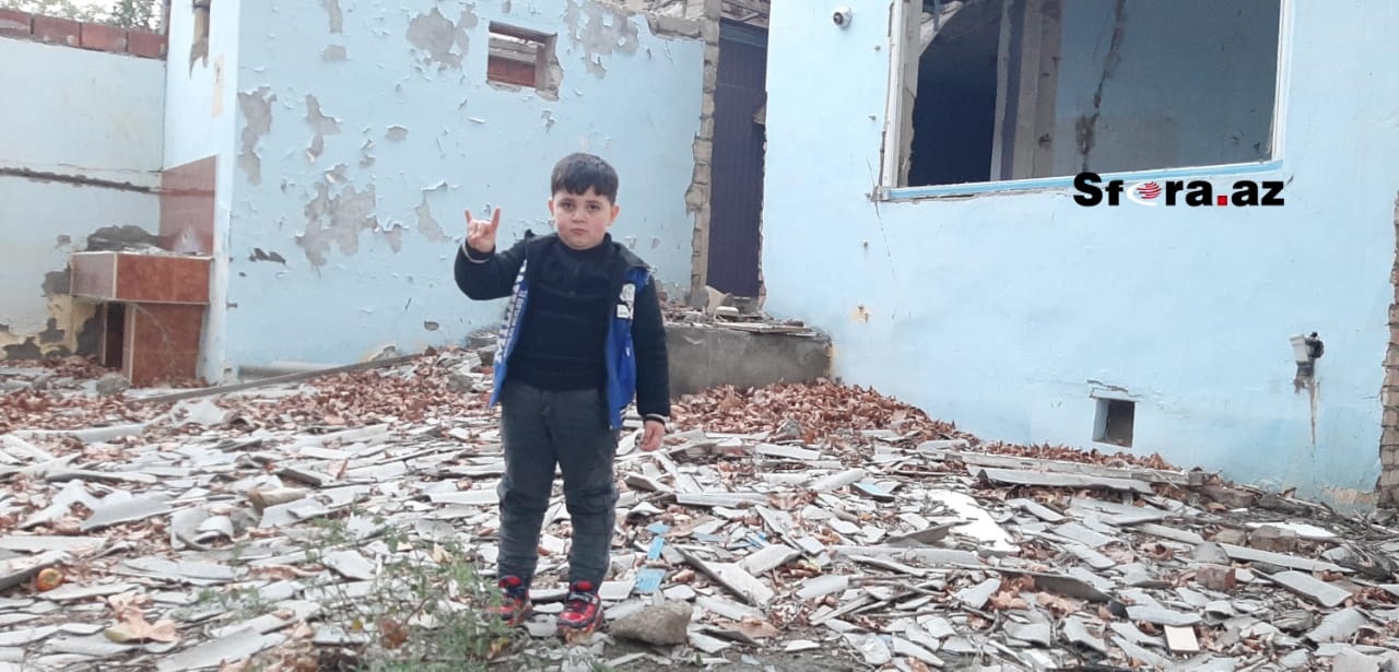 Təbəssümü ilə düşmənə dərs verən balaca qəhraman: "Gülərək qorxmadığımı demək istəyirdim"