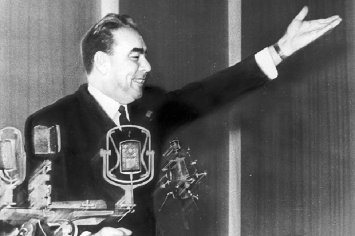 Ovda cızılan çevriliş planı – Brejnev Xruşovu istefa ərizəsi yazmağa necə məcbur edib?