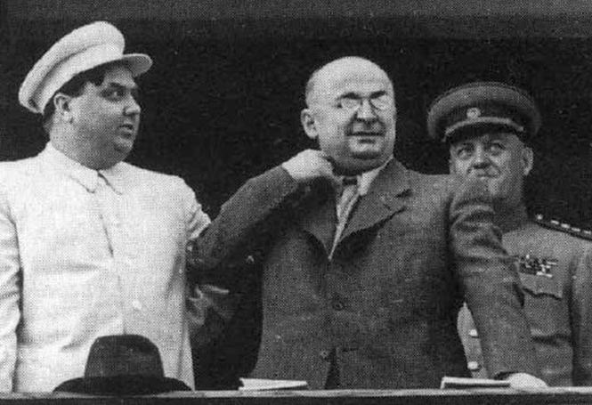 Xruşov iclas zalına hamıdan tez gəlib, Malenkovun yerində oturub və... - Kremldə inanılmaz çevriliş
