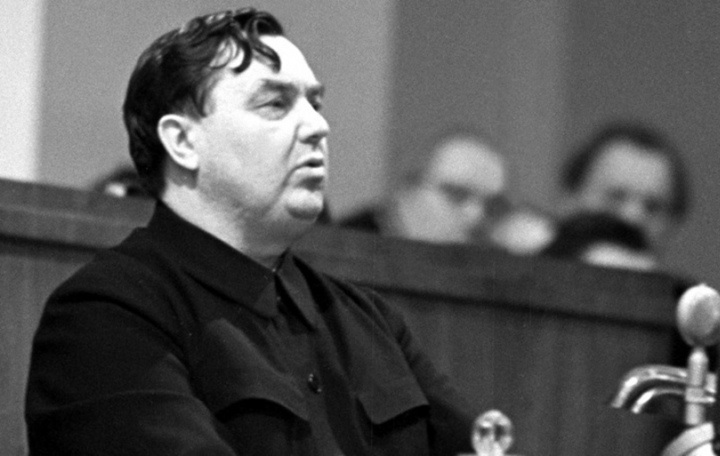 Xruşov iclas zalına hamıdan tez gəlib, Malenkovun yerində oturub və... - Kremldə inanılmaz çevriliş