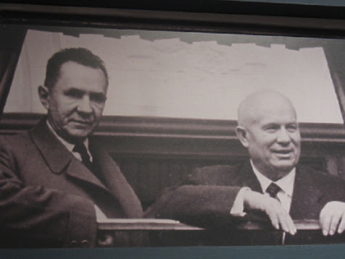 İclasda xokkeydən danışan Brejnevə etiraz edib, əlini stola çırpıb və... – Stalin onu niyə qoruyurdu?