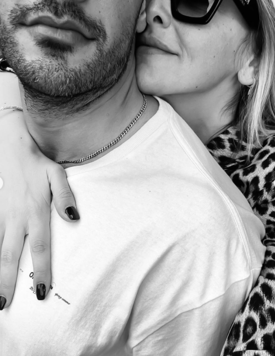 İş adamından Hadisəyə romantik jest: “Həmişə yanımda ol” - FOTO