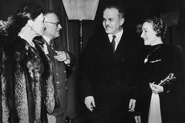 “Qrup seks ittihamı, yəhudilərlə işbirliyi...” – Molotov arvadını Stalinin qəzəbindən niyə qoruya bilməyib?