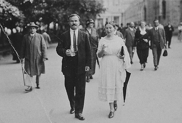 “Qrup seks ittihamı, yəhudilərlə işbirliyi...” – Molotov arvadını Stalinin qəzəbindən niyə qoruya bilməyib?