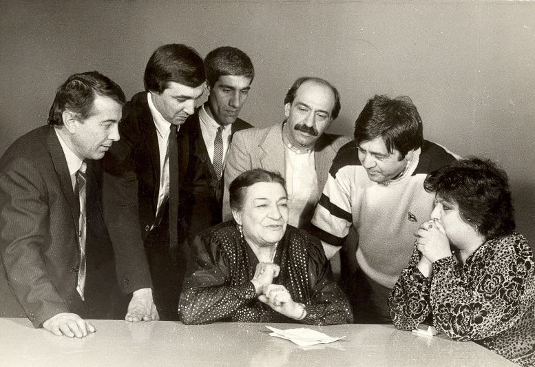 Nəvəsinin toyundan çıxıb avtobusda ölən Xalq artisi - FOTOLAR