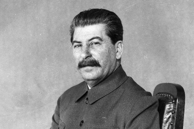 “Hər yerdə pul saxlayırdı, dolablarda, qab-qacağın içində...” – Qızı və mühafizəçisi Stalini belə xatırlayır