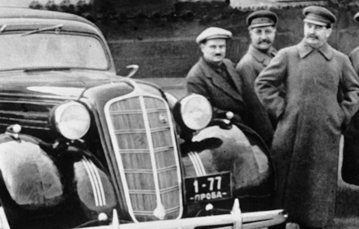 “Hər yerdə pul saxlayırdı, dolablarda, qab-qacağın içində...” – Qızı və mühafizəçisi Stalini belə xatırlayır