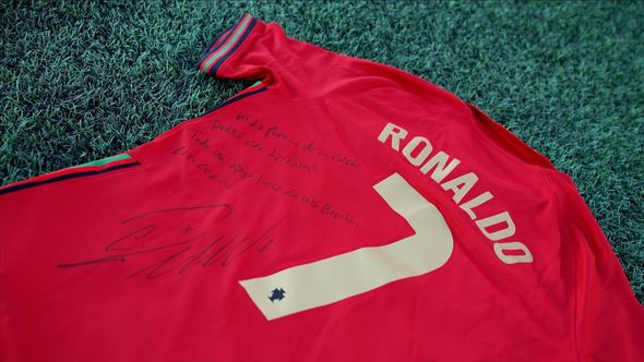Ronaldu onlara görə formasını hərraca çıxardı - FOTO