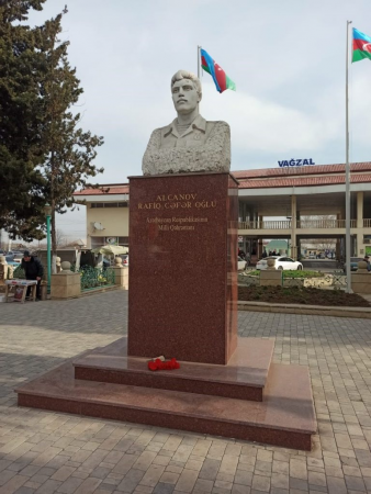 İcra başçısı Milli Qəhrəmanın adını daşıyan parkı satdı - Ağsatafada nə baş verir?