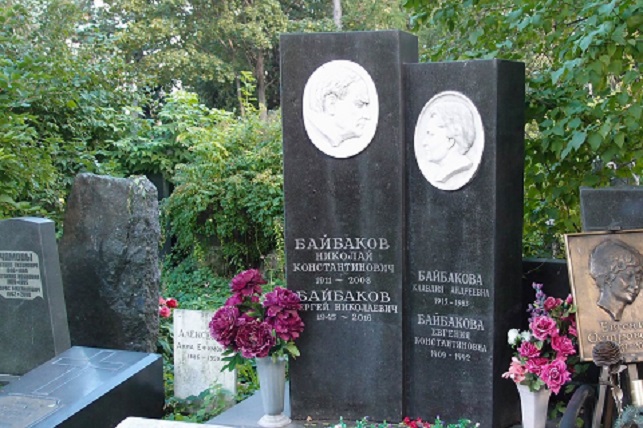 Stalinin “güllələnəcəksən”, Beriyanın “türmədə öldürəcəm” dediyi bakılı necə sağ qaldı? – Baybakovun həyat hekayəsi