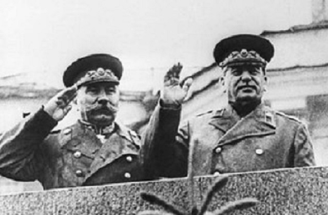 “Sizin ananızı” deyib pulemyotu işə saldı – Beriya Stalinin yanına şikayətə getsə də...