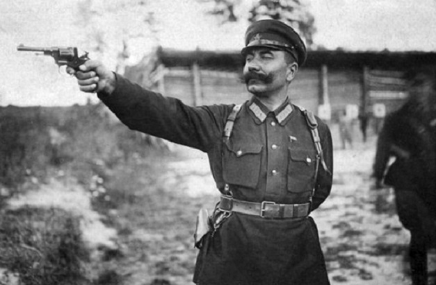 “Sizin ananızı” deyib pulemyotu işə saldı – Beriya Stalinin yanına şikayətə getsə də...