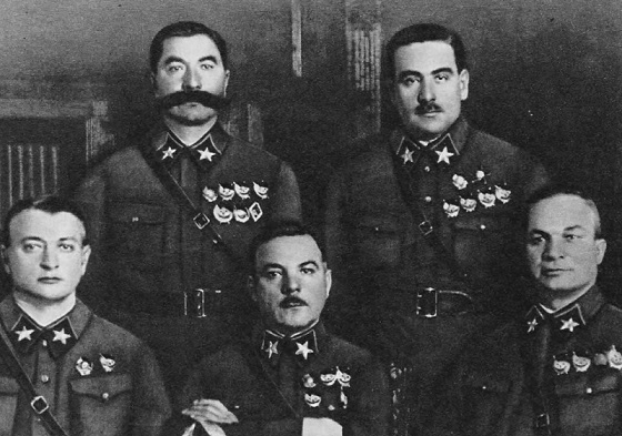 “Sizin ananızı” deyib pulemyotu işə saldı – Beriya Stalinin yanına şikayətə getsə də...