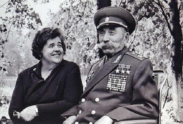“Sizin ananızı” deyib pulemyotu işə saldı – Beriya Stalinin yanına şikayətə getsə də...