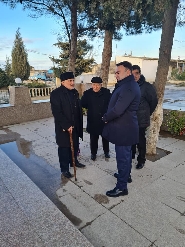 Deputat nəvəsi şəhid olan seçicisi ilə görüşdü - FOTO