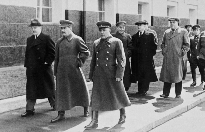 “Sifarişi kimdən almısan?" – Kremlin həyətində Stalinə atəş açan leytenant kimin qisasını almaq istəyib...