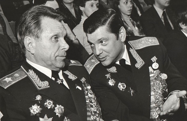 “Kolya, onunla işin olmasın...” - Brejnev sevimli kürəkənini DİN-nin iclasında təhqir edən generalı niyə bağışladı?
