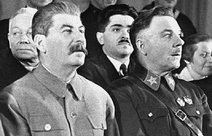 Xruşov İran səfirinə dediyi bu cümləyə görə onu cəzalandırıb - "Voroşilov, sən getməlisən..."
