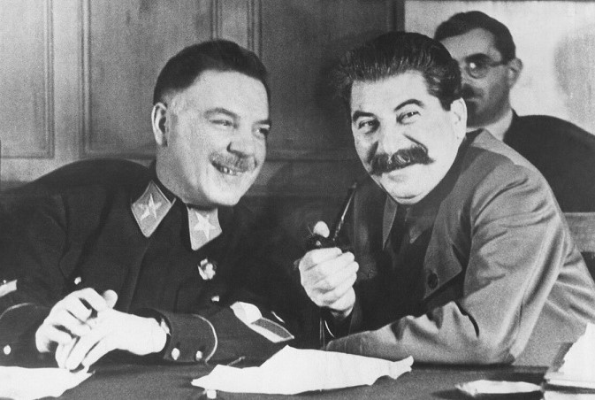 Xruşov İran səfirinə dediyi bu cümləyə görə onu cəzalandırıb - "Voroşilov, sən getməlisən..."