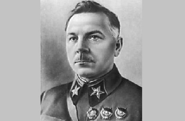 Xruşov İran səfirinə dediyi bu cümləyə görə onu cəzalandırıb - "Voroşilov, sən getməlisən..."
