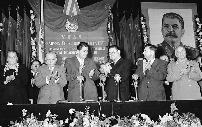 Stalinin qəbuluna sərxoş gəlib, qorxudan dizləri titrəyib və... – “Həyat yoldaşınızı təbrik edərsiniz...”