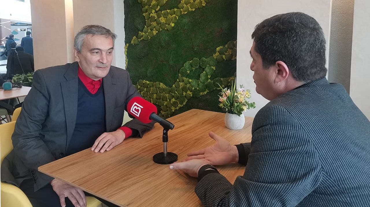 Gəncədə jurnalistlər etiraza qalxdı: Dövlət əmlakı ələ keçirilib