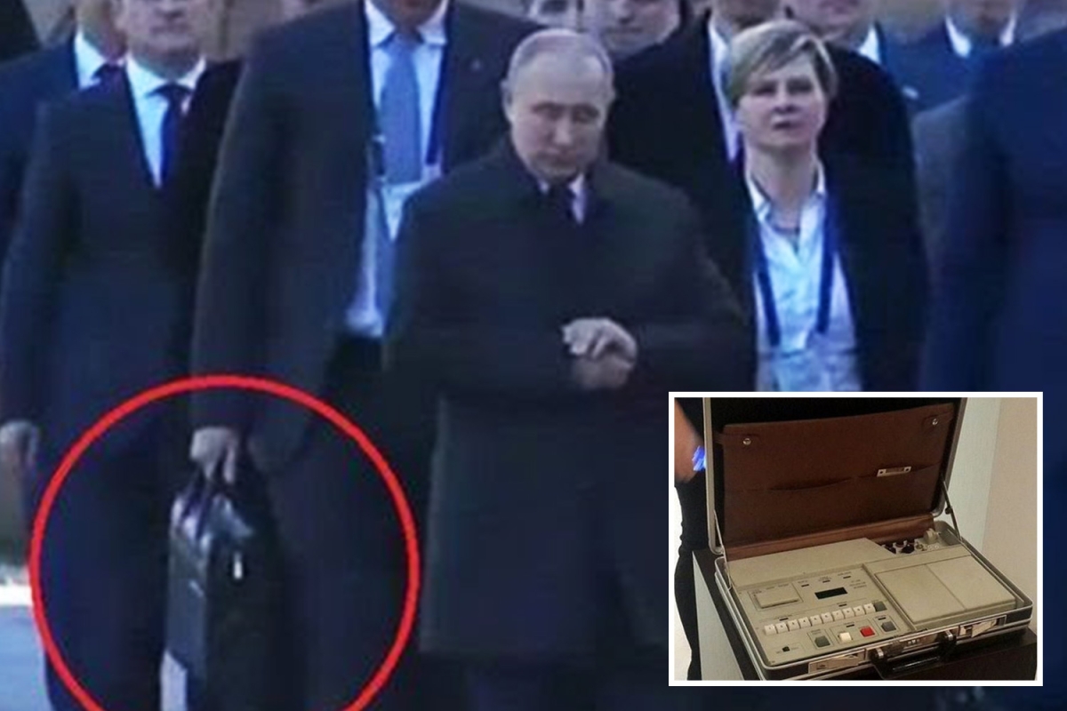 Putinin daim yanında gəzdirdiyi "qara çanta"nın sirri - FOTOLAR