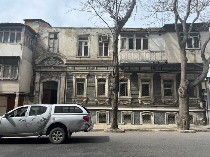 Bakının mərkəzindəki bu heykəlcik niyə ikicinsiyyətlidir? - Milyonçuların mülklərindən FOTOREPORTAJ