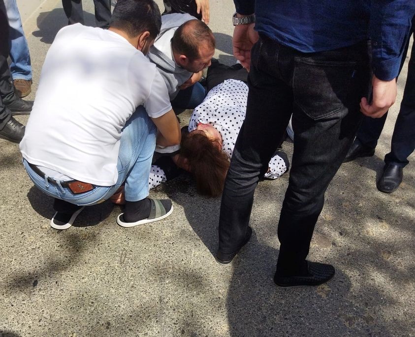 Bakıda dəhşətli qəza: Piyadanı minik maşını vurdu - FOTO