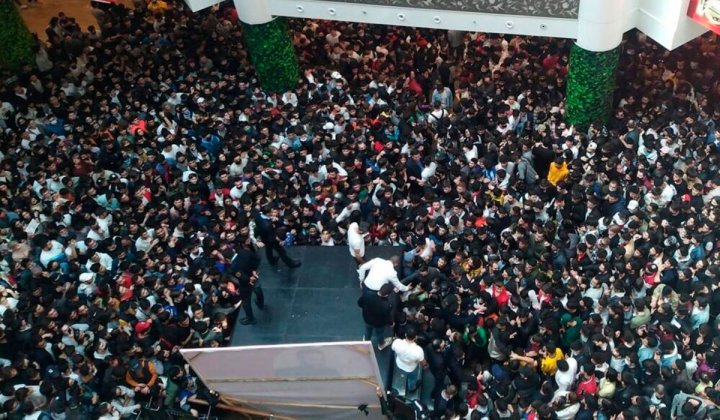 Bakıda izdiham yaradan videoblogerin həyat hekayəsi – Hüseyn kimdir?