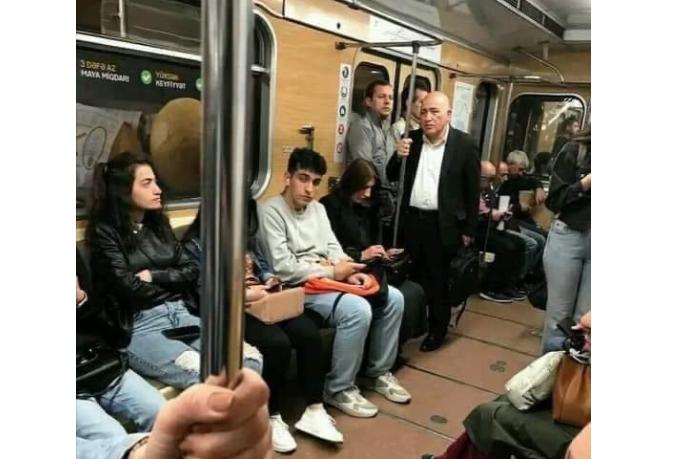 Azərbaycanın keçmiş Baş naziri metroda ayaq üstə qaldı - FOTO