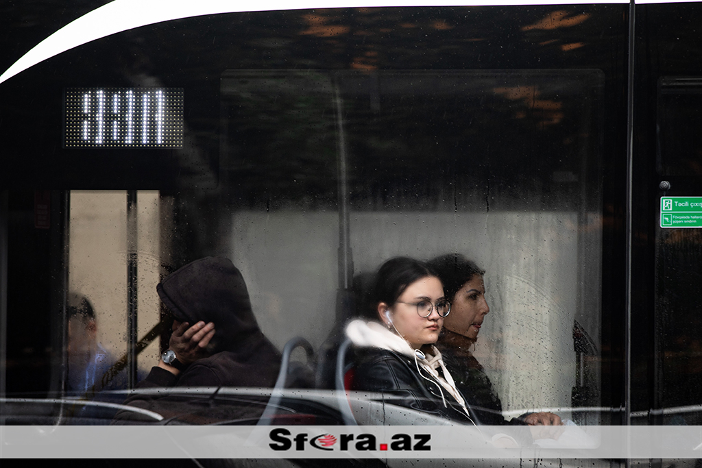 Yaz ayında payızı xatırladan yağışlı havadan - FOTOREPORTAJ
