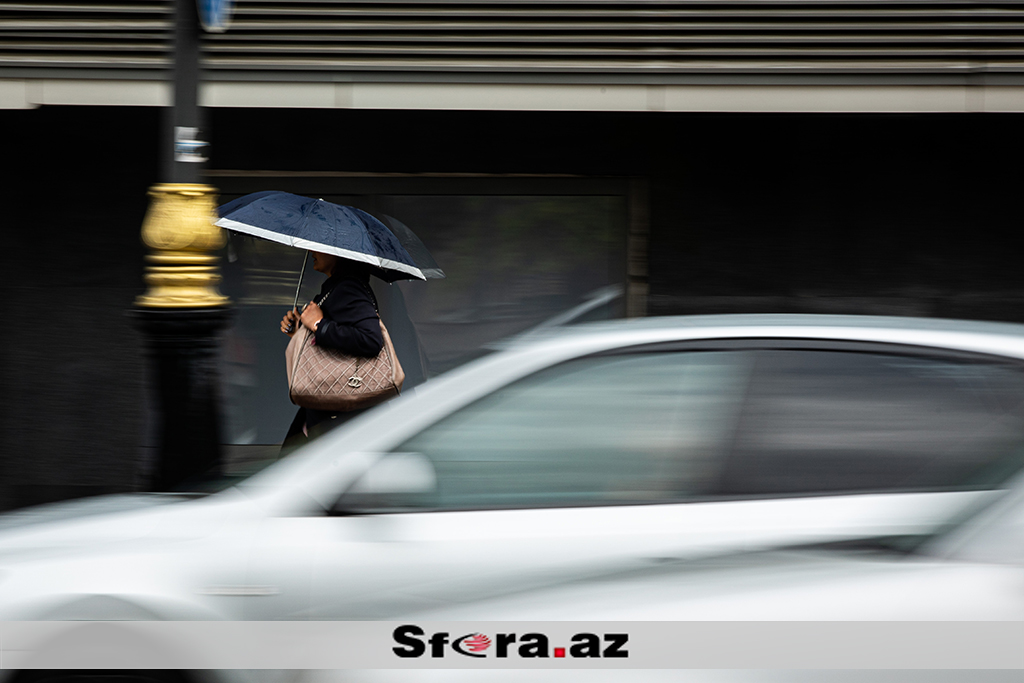 Yaz ayında payızı xatırladan yağışlı havadan - FOTOREPORTAJ