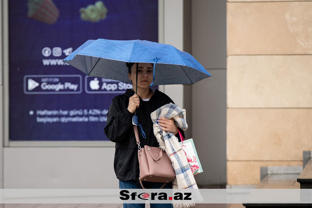 Yaz ayında payızı xatırladan yağışlı havadan - FOTOREPORTAJ