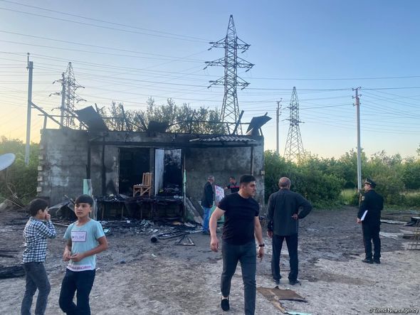 Azərbaycanda DƏHŞƏT: Övladına toy etdi, evi kül oldu - FOTO