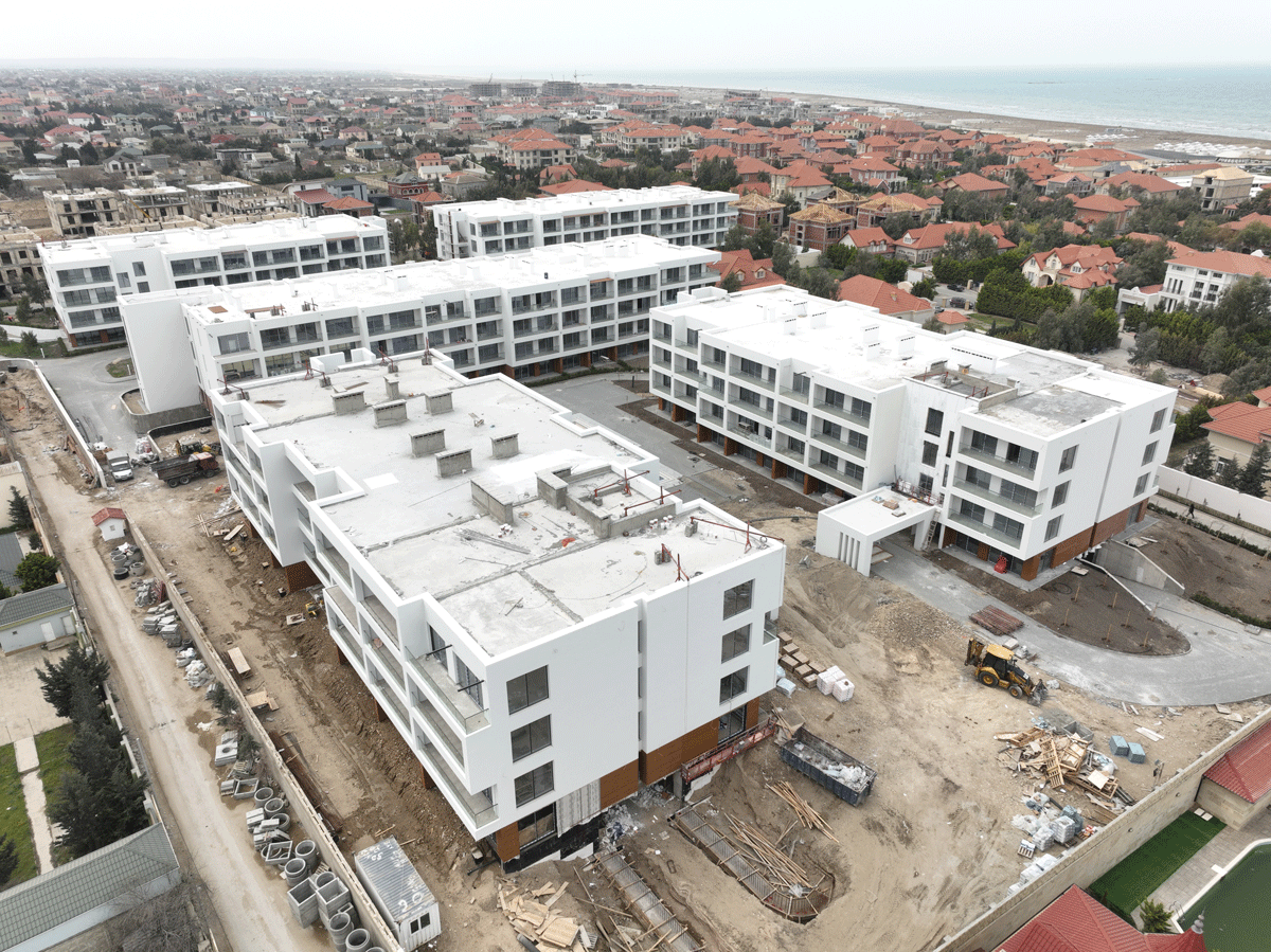 “See Breeze Resort”da binaların təhvili gecikir: Sakinlər şikayətçidirlər