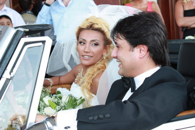Vəzifəli şəxslərlə ailə quran azərbaycanlı MÜĞƏNNİLƏR - FOTO / SİYAHI