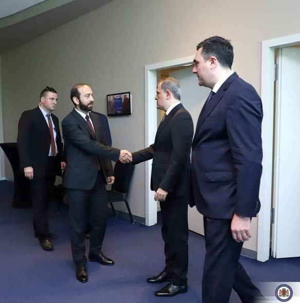 Azərbaycan və Ermənistan xarici işlər nazirlərinin ikitərəfli görüşü başa çatdı - YENİLƏNİB / FOTO