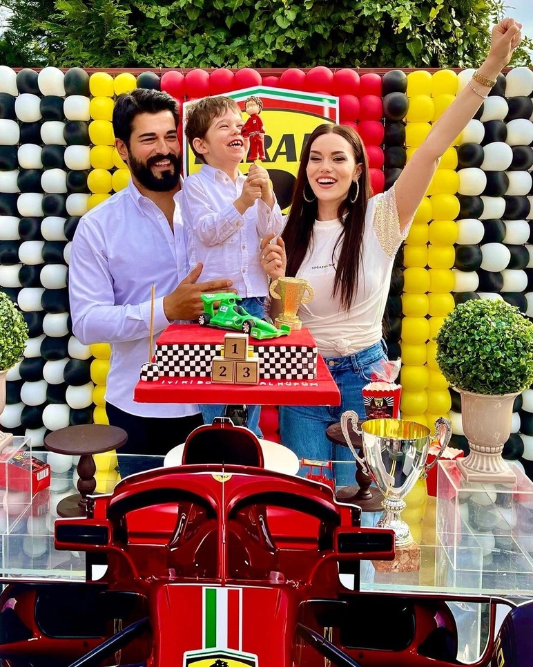 Fahriye Evcen və oğlundan üzücü xəbər - FOTO