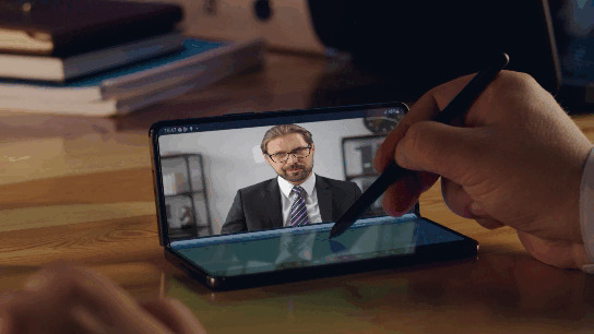 Əlavə heç bir şey. Galaxy Z Fold4 həyatımızı necə asanlaşdırır (və rəngarəng edir)?