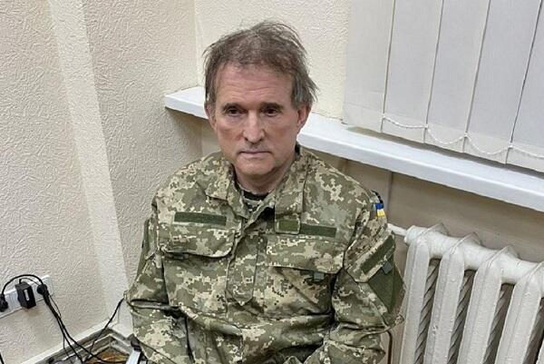 Zelenski Putinin "xaç atası"nı vətəndaşlıqdan ÇIXARDI - FOTO