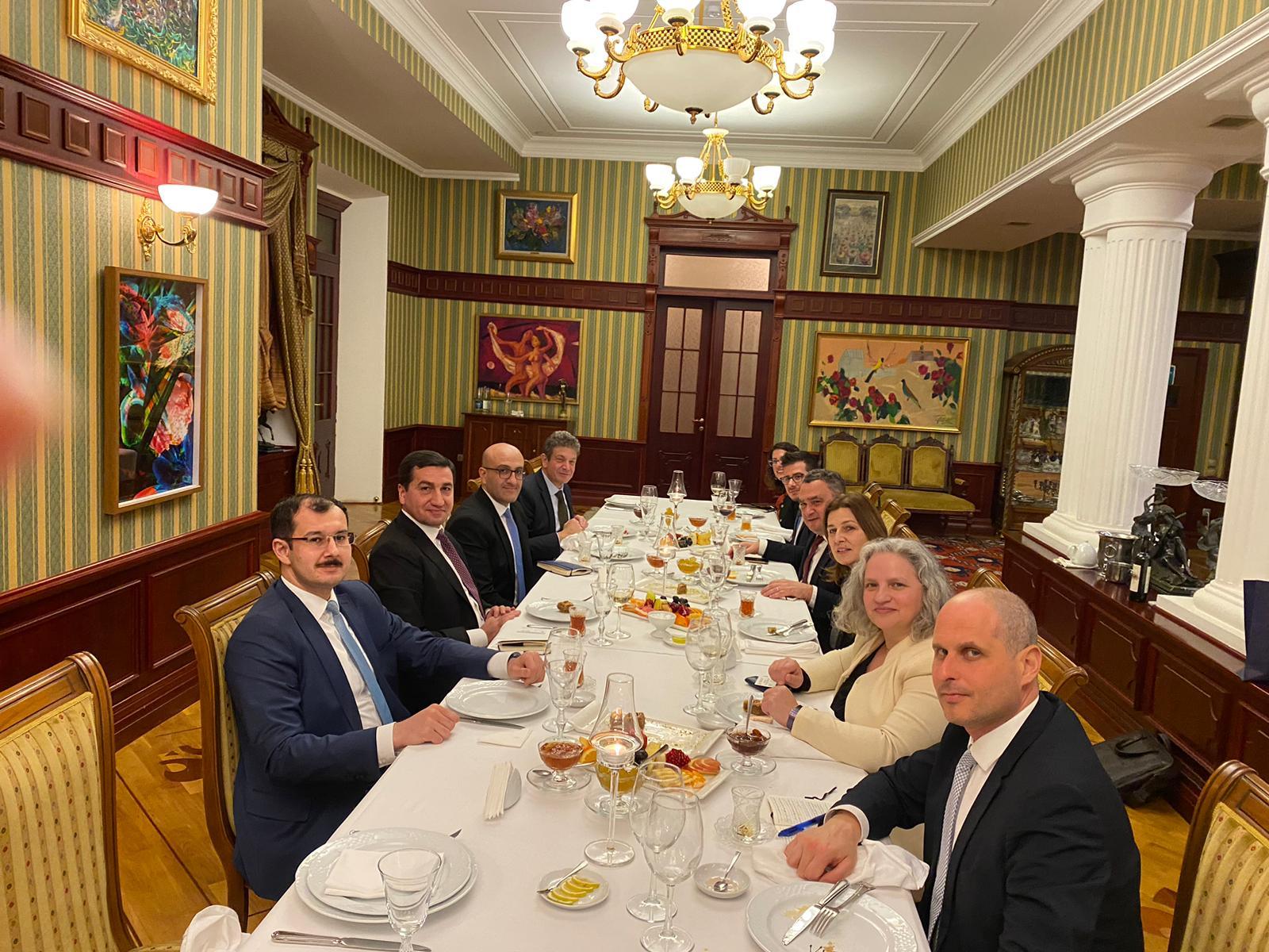 Hikmət Hacıyev israilli diplomatlarla müzakirələr apardı - FOTO
