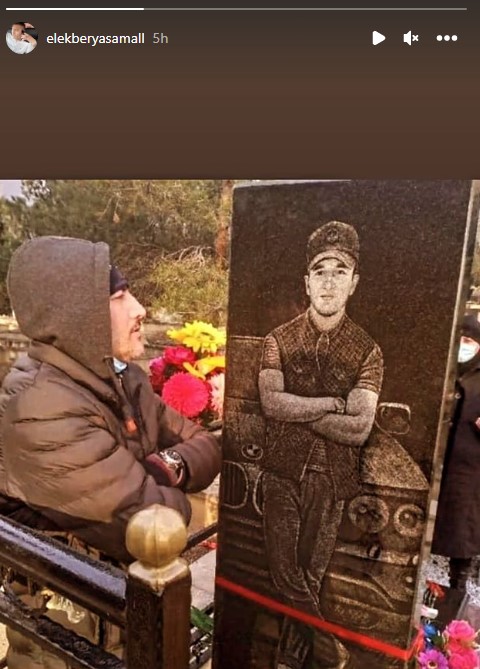 Ələkbər Yasamallı qohumunun məzarını ziyarət etdi: "Kaş bu sözləri sən..." - FOTO