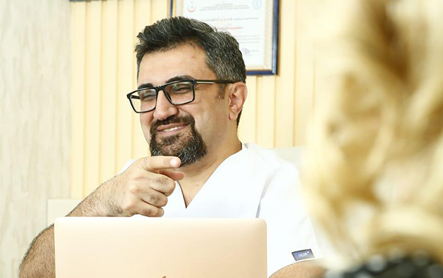 Aparıcı ilə nişanlanan tanınmış həkim uşaqlarına aliment vermir?