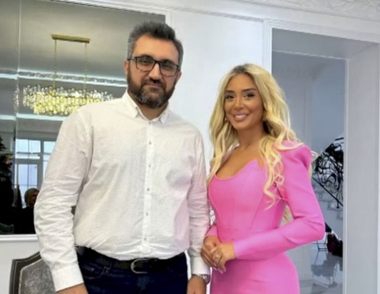 Aparıcı ilə nişanlanan tanınmış həkim uşaqlarına aliment vermir?