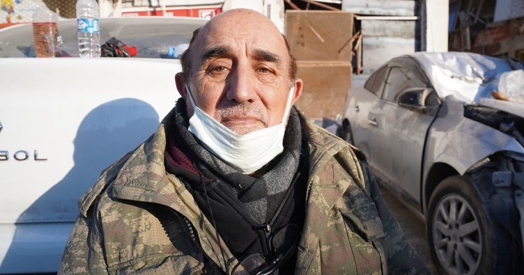 Tikdiyi binanın dağıntıları altında oğlunu axtarır - FOTO