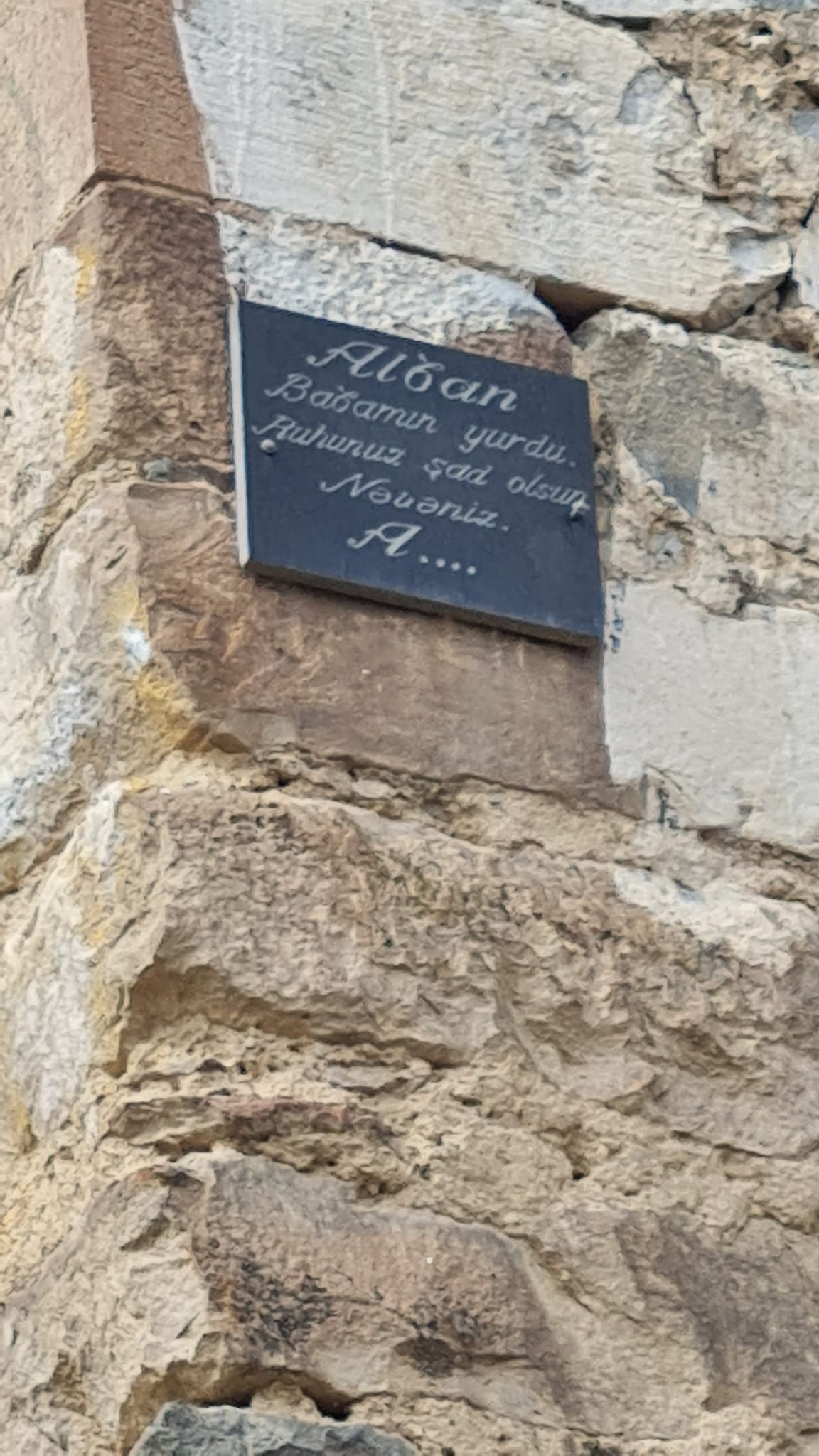 Alban məbədi baxımsız qalıb - FOTOLAR