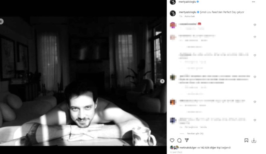 Məşhur aktyor yeni sevgilisinin evində yarıçılpaq poz verdi - FOTO