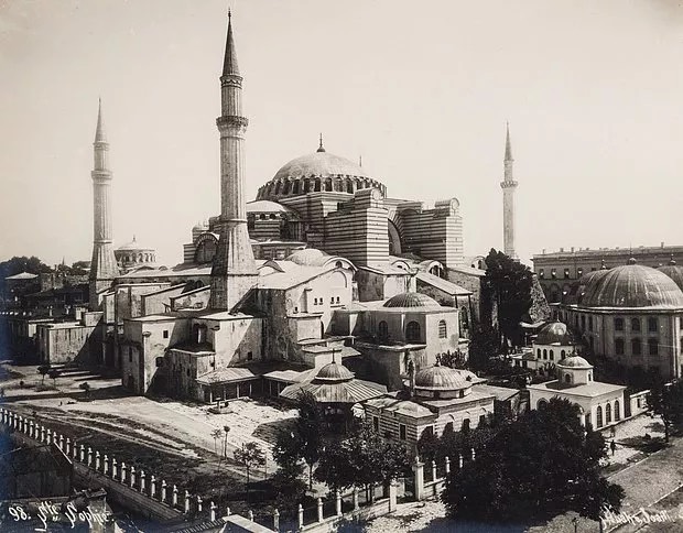 Daim müzakirə mövzusu olan müqəddəs məkan - Ayasofyanın tarixi