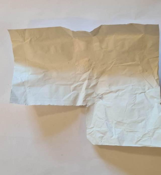 Ana həbsdəki oğluna narkotik ötürmək istədi - FOTO